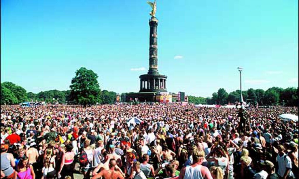 Verdens største dansegulv - ikke usannsynlig. Her danses det rundt Siegessäule. Foto: Loveparade.net Verdens største dansegulv - ikke usannsynlig. Her danses det rundt Siegessäule. Foto: Loveparade.net