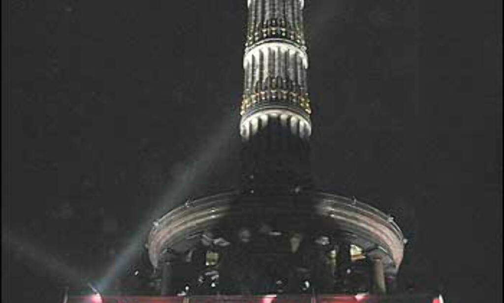 Nattstemnning rundt Siegessäule. Foto: Loveparade.net Nattstemnning rundt Siegessäule. Foto: Loveparade.net