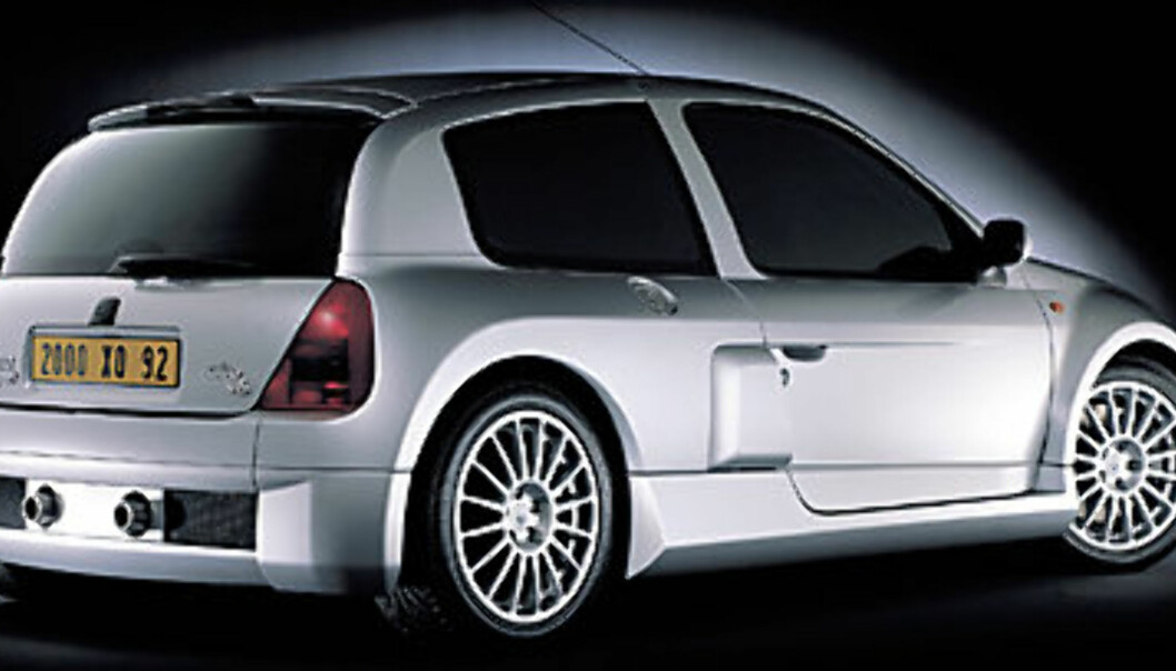 Stort bilde Clio Sport V6 bakfra Stort bilde Clio Sport V6 bakfra