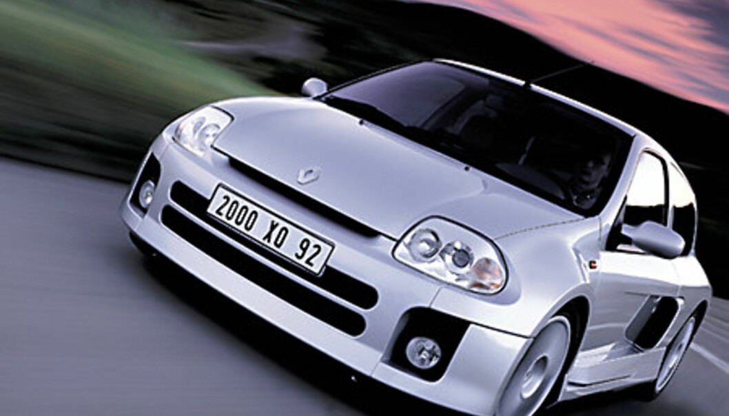 Stort bilde Clio Sport V6 forfra Stort bilde Clio Sport V6 forfra