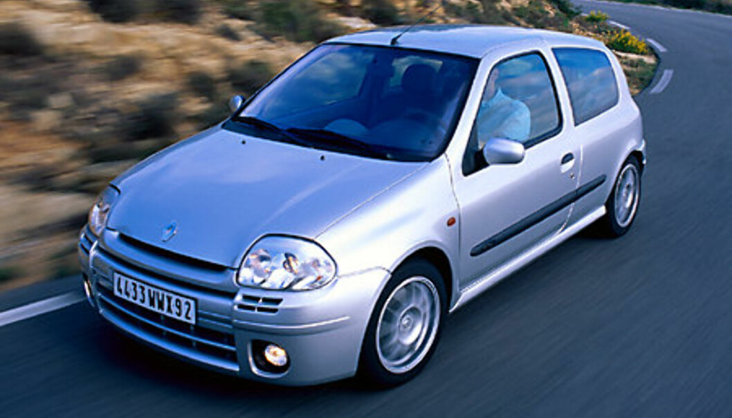 Stort bilde Clio 2.0 Sport i fart Stort bilde Clio 2.0 Sport i fart