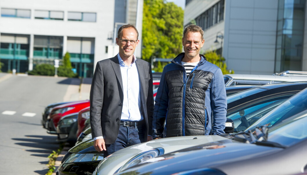 <strong>SAVNER BEDRE TEKNOLOGI:</strong> Bo Vig Jensen i Kia Bil Norge/Bertel O. Steen (til venstre) og Jo Øystein Nyhus i Volvo Norge mener DAB-teknologien ennå har et stykke å gå. Foto: Arne V. Hoem / Dagbladet <strong>SAVNER BEDRE TEKNOLOGI:</strong> Bo Vig Jensen i Kia Bil Norge/Bertel O. Steen (til venstre) og Jo Øystein Nyhus i Volvo Norge mener DAB-teknologien ennå har et stykke å gå. Foto: Arne V. Hoem / Dagbladet