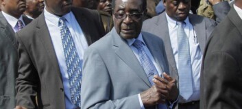 Robert Mugabe gjenvalgt som president Robert Mugabe gjenvalgt som president