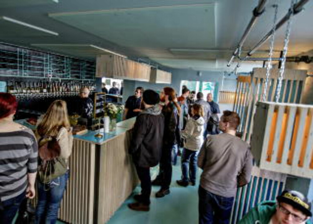 KØBENHAVN: Mikkeller & Friends på Nørrebro lærer jenter det som trengs om øl. Foto: ANITA ARNTZEN KØBENHAVN: Mikkeller & Friends på Nørrebro lærer jenter det som trengs om øl. Foto: ANITA ARNTZEN