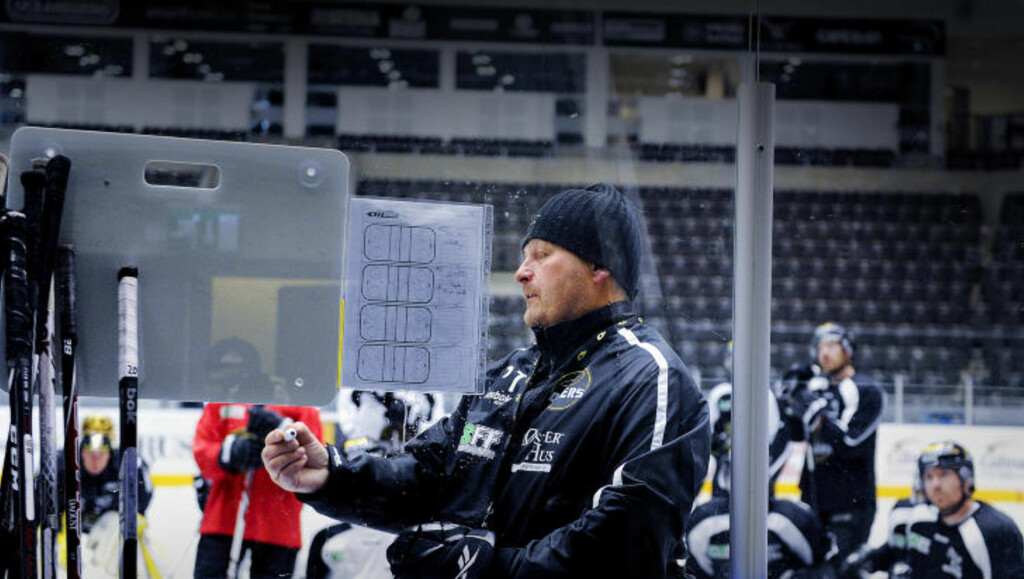SJEFEN: Under Petter Thoresen har Stavanger Oilers blitt en sammensveiset gjeng som er vant til å vinne. - Kjemien i gruppa er kanskje vår største styrke. Ingen får rokke ved den, sier Thoresen. SJEFEN: Under Petter Thoresen har Stavanger Oilers blitt en sammensveiset gjeng som er vant til å vinne. - Kjemien i gruppa er kanskje vår største styrke. Ingen får rokke ved den, sier Thoresen.