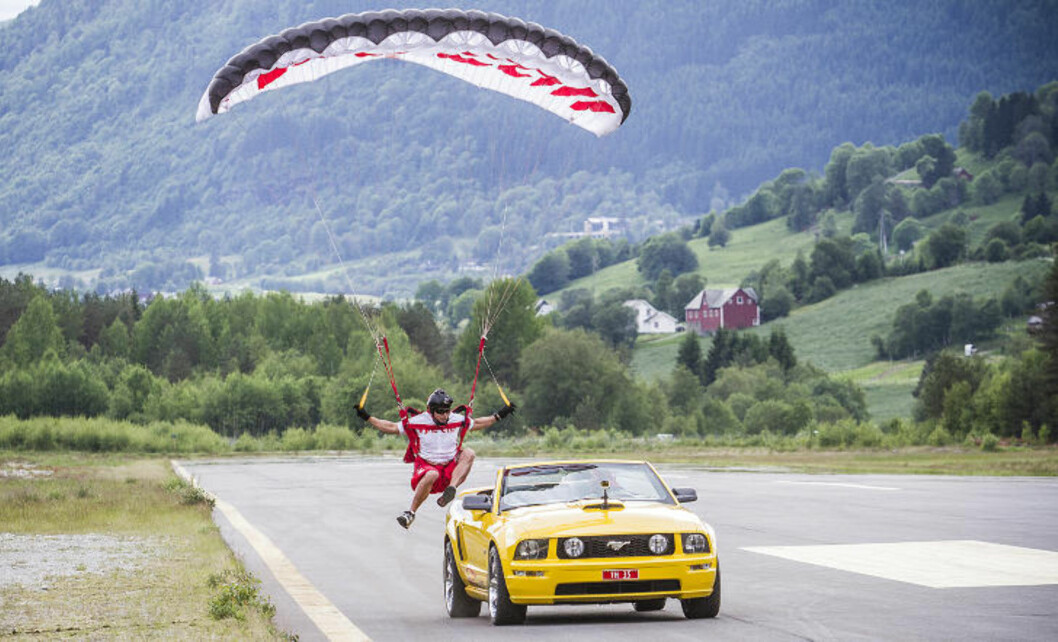 <strong>INNKOMMENDE PASSASJER:</strong> Bjørn Magne Bryn landet like godt i en Ford Mustang under nok en norgespremiere på Voss. Foto: MATS GRIMSÆTH <strong>INNKOMMENDE PASSASJER:</strong> Bjørn Magne Bryn landet like godt i en Ford Mustang under nok en norgespremiere på Voss. Foto: MATS GRIMSÆTH