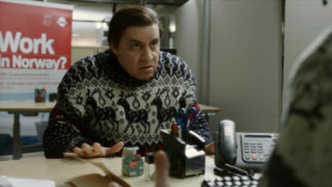 <strong>MAFIABOSS:</strong> En veldig fremmed fugl kommer til den sløve byen og ting begynner å skje. Foto:NRK <strong>MAFIABOSS:</strong> En veldig fremmed fugl kommer til den sløve byen og ting begynner å skje. Foto:NRK