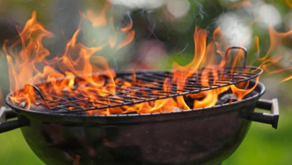 Rengjøring av grillrist Rengjøring av grillrist
