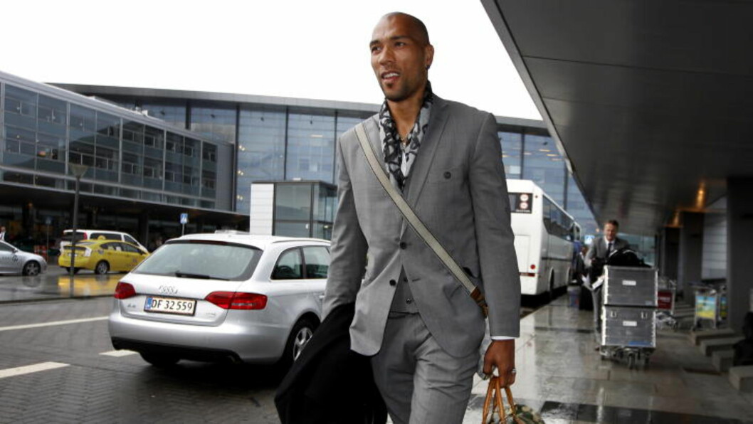 <strong>OFTERE I DRESS ENN DRAKT:</strong> John Carew har gjort nesten alt annet enn å spille fotball det siste snaue året. Her i København i forbindelse med en landskamp i 2011. Foto: Erlend Aas / Scanpix <strong>OFTERE I DRESS ENN DRAKT:</strong> John Carew har gjort nesten alt annet enn å spille fotball det siste snaue året. Her i København i forbindelse med en landskamp i 2011. Foto: Erlend Aas / Scanpix