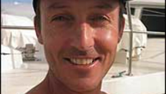Skipper Mark Ridge frakter dykketurister ut i Great Barrier Reef. Skipper Mark Ridge frakter dykketurister ut i Great Barrier Reef.