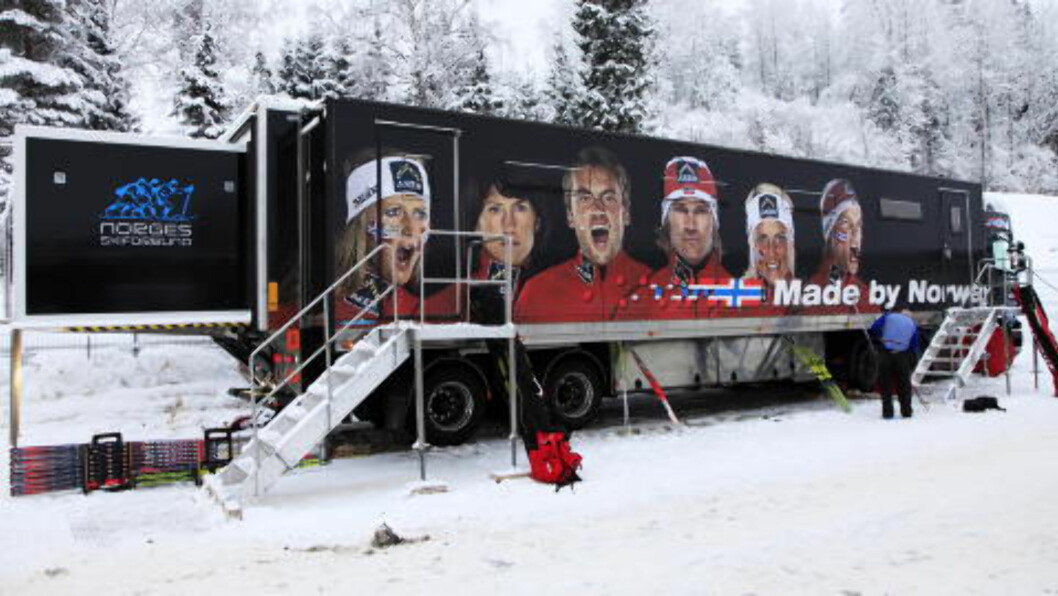<strong>DEN GAMLE BUSSEN:</strong> Den norske servicetraileren har vært i drift siden 2009. Nå byttes den ut.
Foto: Erik Johansen / Scanpix <strong>DEN GAMLE BUSSEN:</strong> Den norske servicetraileren har vært i drift siden 2009. Nå byttes den ut.
Foto: Erik Johansen / Scanpix
