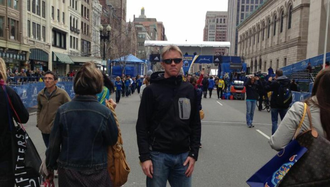 <strong>TRIST STEMNING:</strong> Eirik Næss og kona Torild Næss forteller at det veldig stille og trist stemning i Boston i dag, dagen etter bombeangrepene. Her av Eirik Næss dagen før maratonen. Foto: Privat <strong>TRIST STEMNING:</strong> Eirik Næss og kona Torild Næss forteller at det veldig stille og trist stemning i Boston i dag, dagen etter bombeangrepene. Her av Eirik Næss dagen før maratonen. Foto: Privat