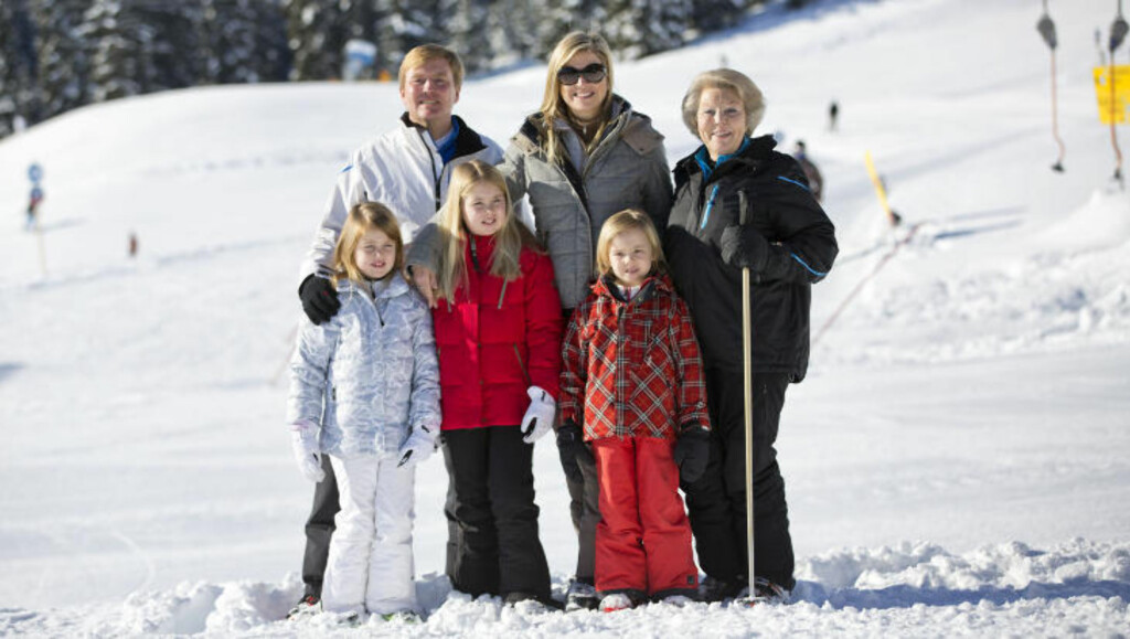 FAMILIEN: Her er (bak f.v.) Willem-Alexander, prinsesse Maxima og dronning Beatrix. Foran står døtrene til Willem-Alexander og Maxima; prinsessene Amalia, Alexia og Ariane. Foto: Stella Pictures FAMILIEN: Her er (bak f.v.) Willem-Alexander, prinsesse Maxima og dronning Beatrix. Foran står døtrene til Willem-Alexander og Maxima; prinsessene Amalia, Alexia og Ariane. Foto: Stella Pictures
