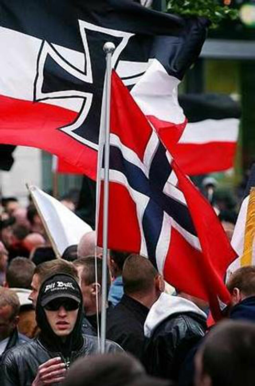 <strong>Norske flagg:</strong> Det var også nordmenn med da nynazistene marsjerte i Berlin i 2005. Foto: Gorm K. Gaare <strong>Norske flagg:</strong> Det var også nordmenn med da nynazistene marsjerte i Berlin i 2005. Foto: Gorm K. Gaare