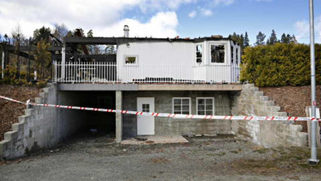SKALLET TILBAKE: To leieboere i kjellerleiligheten berget seg ut natt til 1. mai. FOTO: JACQUES HVISTENDAHL/DAGBLADET. SKALLET TILBAKE: To leieboere i kjellerleiligheten berget seg ut natt til 1. mai. FOTO: JACQUES HVISTENDAHL/DAGBLADET.