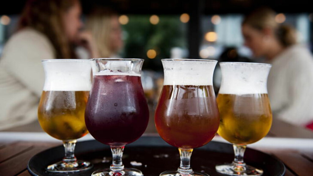 BREMSER: Ønsker du å gå ned i vekt i 2013, er det viktig å være klar over hvor mange kalorier det finnes i alkohol. - Folk vet ikke om kaloriene som finnes i drinker, mener Cancer Research Fund. Foto: Benjamin A. Ward / Dagbladet BREMSER: Ønsker du å gå ned i vekt i 2013, er det viktig å være klar over hvor mange kalorier det finnes i alkohol. - Folk vet ikke om kaloriene som finnes i drinker, mener Cancer Research Fund. Foto: Benjamin A. Ward / Dagbladet