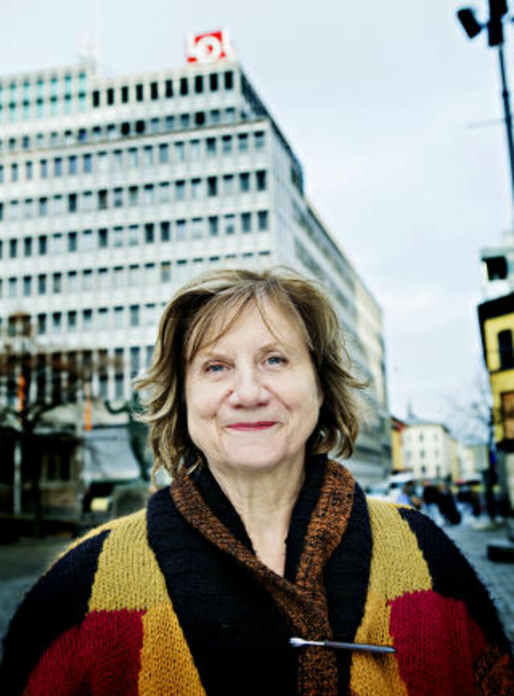 - JEG STÅR SELV SOM KILDE PÅ DET. Gerd Liv Valla fortalte journalistene hvordan det skal gjøres da hun lanserte boka si. Foto: NINA HANSEN / Dagbladet. - JEG STÅR SELV SOM KILDE PÅ DET. Gerd Liv Valla fortalte journalistene hvordan det skal gjøres da hun lanserte boka si. Foto: NINA HANSEN / Dagbladet.