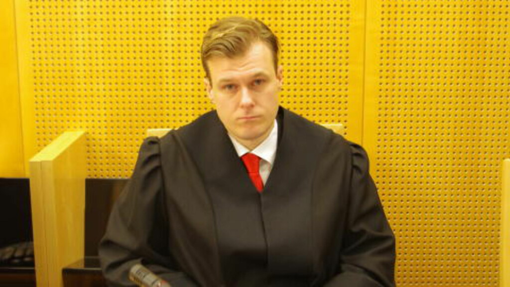 REAGERTE: Advokat Tord Jordet reagerte på Halvorsens uttalelse om at overgrep i skolen er en sak for politiet. - Utspillet oppfatter jeg som ansvarsfraskrivelse fra Halvorsen, sa Jordet til Dagbladet i går. Foto: Line Brustad REAGERTE: Advokat Tord Jordet reagerte på Halvorsens uttalelse om at overgrep i skolen er en sak for politiet. - Utspillet oppfatter jeg som ansvarsfraskrivelse fra Halvorsen, sa Jordet til Dagbladet i går. Foto: Line Brustad