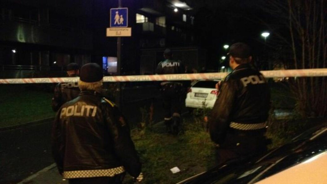 <strong>SPERRET AV:</strong> Politiet har nå sperret av et området på Tøyen i Oslo etter at flere personer meldte om skuddd. Foto: Frank Karlsen / Dagbladet <strong>SPERRET AV:</strong> Politiet har nå sperret av et området på Tøyen i Oslo etter at flere personer meldte om skuddd. Foto: Frank Karlsen / Dagbladet