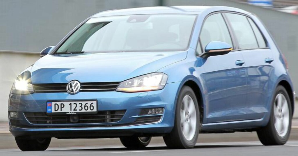 LINJER: Den nye VW Golf ser tidsriktig smekker og skarp ut i linjene, uten at det blir overdrevet eller skriker for mye på oppmerksomhet. FOTO: Petter Handeland LINJER: Den nye VW Golf ser tidsriktig smekker og skarp ut i linjene, uten at det blir overdrevet eller skriker for mye på oppmerksomhet. FOTO: Petter Handeland