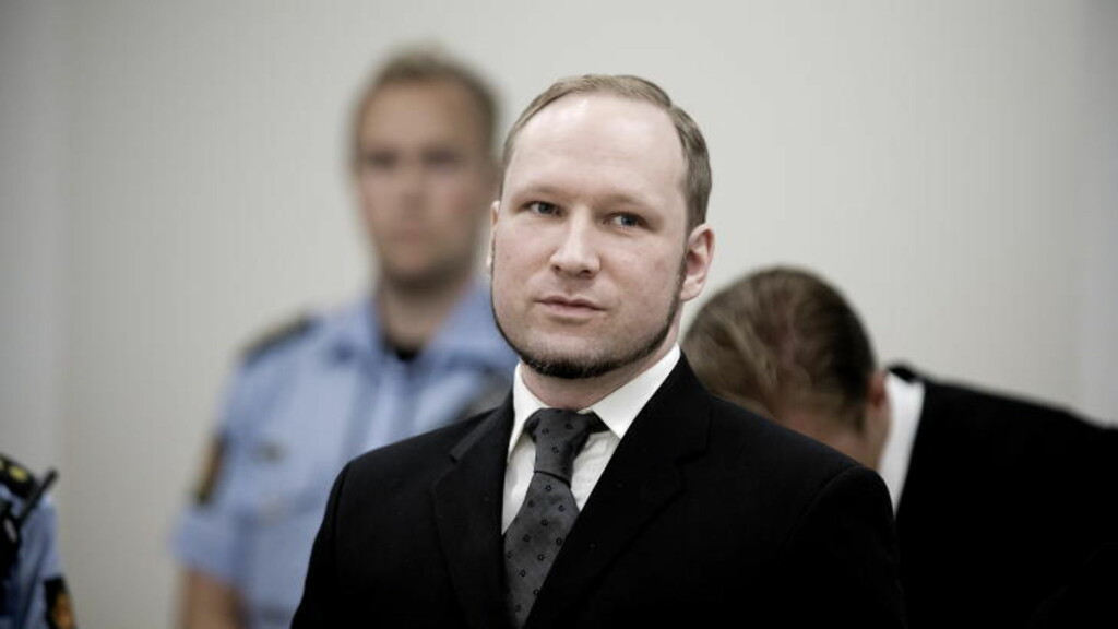 ØNSKET SEG FORVARING: Under hele rettssaken kjempet Anders Behring Breivik og hans forsvarere for en forvaringsdom. Da dommer Arntzen leste opp dommen for ham den 25. august i år, smilte Breivik fornøyd. Nå er han imidlertid ikke så fornøyd likevel. I et 27 siders klagebrev sammenligner massemorderen forholdene i fengselet med et beryktet irakisk torturfengsel. Foto: Bjørn Langsem / Dagbladet ØNSKET SEG FORVARING: Under hele rettssaken kjempet Anders Behring Breivik og hans forsvarere for en forvaringsdom. Da dommer Arntzen leste opp dommen for ham den 25. august i år, smilte Breivik fornøyd. Nå er han imidlertid ikke så fornøyd likevel. I et 27 siders klagebrev sammenligner massemorderen forholdene i fengselet med et beryktet irakisk torturfengsel. Foto: Bjørn Langsem / Dagbladet