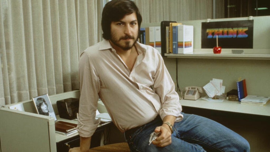 IKONISK BILDE: Dette udaterte, men ikoniske bilde av Steve Jobs, viser gründeren på vei mot suksess. Foto: Tony Korody/Sygma/Corbis/NTB Scanpix IKONISK BILDE: Dette udaterte, men ikoniske bilde av Steve Jobs, viser gründeren på vei mot suksess. Foto: Tony Korody/Sygma/Corbis/NTB Scanpix