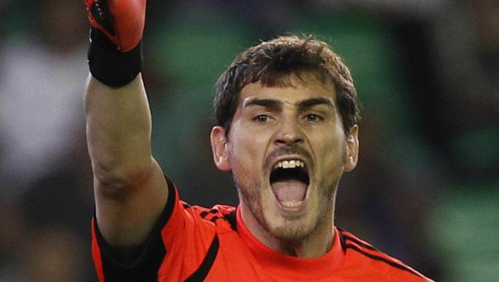 IKKE FORNØYD: Keeper Iker Casillas ber trener José Mourinho besinne seg offentlig. Foto: NTB Scanpix IKKE FORNØYD: Keeper Iker Casillas ber trener José Mourinho besinne seg offentlig. Foto: NTB Scanpix