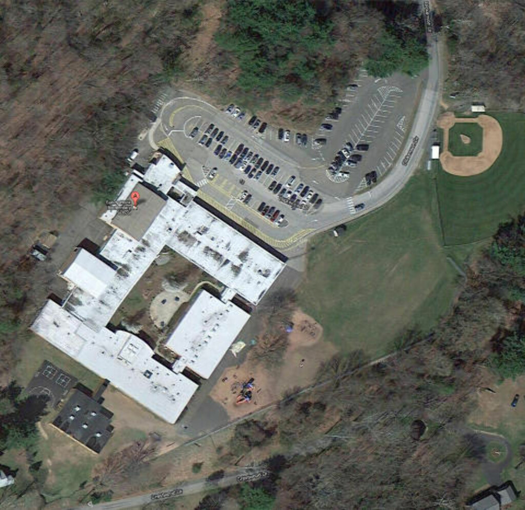 MASSAKRE: Her er et oversiktsbilde over Sandy Hook barneskole i Newtown. Foto: AP Photo/Google/NTB Scanpix MASSAKRE: Her er et oversiktsbilde over Sandy Hook barneskole i Newtown. Foto: AP Photo/Google/NTB Scanpix