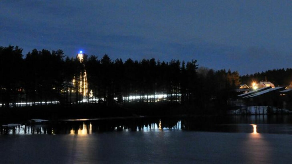 JULEHUS: Riksvei ni går rett forbi huset til familien Strømstad. Foto: Privat JULEHUS: Riksvei ni går rett forbi huset til familien Strømstad. Foto: Privat