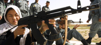 Afghansk kvinnepoliti voldtas av kolleger Afghansk kvinnepoliti voldtas av kolleger