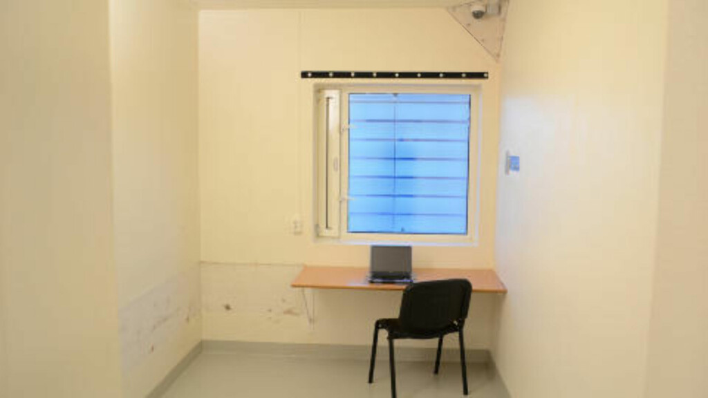 PC: Breivik vil muligens få mulighet til å bruke PC i fengselet, slik han også har i dag. Breivik fikk PC--tilgang i fengselet etter forhandlinger med politiet. Etter at dommen er falt, er det imidlertid kriminalomsorgen eller helsevesenet som bestemmer om han fremdeles skal ha tilgang på den. Foto: Ila fengsel og forvaringsanstalt/Glefs AS PC: Breivik vil muligens få mulighet til å bruke PC i fengselet, slik han også har i dag. Breivik fikk PC--tilgang i fengselet etter forhandlinger med politiet. Etter at dommen er falt, er det imidlertid kriminalomsorgen eller helsevesenet som bestemmer om han fremdeles skal ha tilgang på den. Foto: Ila fengsel og forvaringsanstalt/Glefs AS