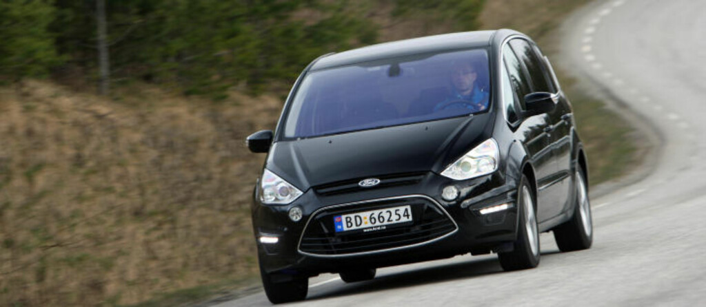 FORD S-MAX: En praktisk syvseter fra 2009 med 140 hk dieselmotor og 60-70 000 kilometer kjørelengde kopster fra 250 000 i Tyskland, mens prisene i Norge starter på omlag 320 000. Foto: KLIKK FORD S-MAX: En praktisk syvseter fra 2009 med 140 hk dieselmotor og 60-70 000 kilometer kjørelengde kopster fra 250 000 i Tyskland, mens prisene i Norge starter på omlag 320 000. Foto: KLIKK