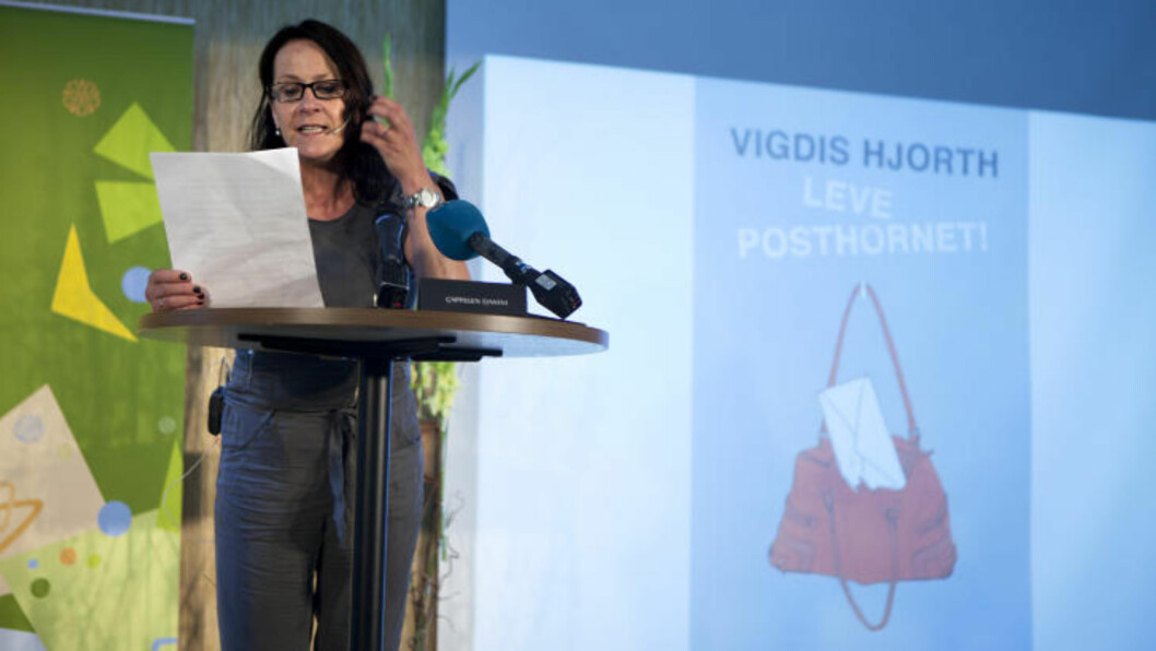 MOT EU-DIREKTIV: Vigdis Hjorth leste engasjert fra sin kommende bok «Leve posthornet!». Foto: Anders Grønneberg/ Dagbladet MOT EU-DIREKTIV: Vigdis Hjorth leste engasjert fra sin kommende bok «Leve posthornet!». Foto: Anders Grønneberg/ Dagbladet