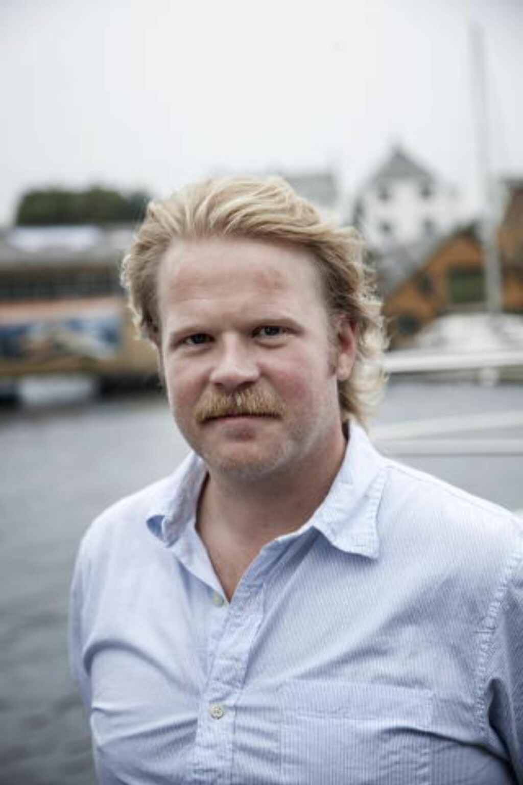I SIVIL: - Vi vet jo ikke helt hva som som skjedde på den flåta.Men det må en fiksjonsfilm få lov til å spekulere litt i, sier Anders Baasmo Christiansen. Her er han fotografert under filmfestivalen i Haugesund. Foto: Sveinung Ystad / Dagbladet I SIVIL: - Vi vet jo ikke helt hva som som skjedde på den flåta.Men det må en fiksjonsfilm få lov til å spekulere litt i, sier Anders Baasmo Christiansen. Her er han fotografert under filmfestivalen i Haugesund. Foto: Sveinung Ystad / Dagbladet