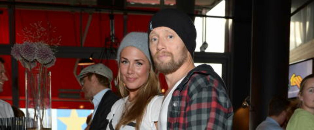 KRITIKKFAVORITTER: Tone Damli og Aksel Hennie har flere ganger blitt angrepet av Anne-Kat. Hærland. Hennie er ikke utelatt fra forestillingen «Jakten på ærligheten» heller. Foto: Tor Gunnar Berland / Stella Pictures KRITIKKFAVORITTER: Tone Damli og Aksel Hennie har flere ganger blitt angrepet av Anne-Kat. Hærland. Hennie er ikke utelatt fra forestillingen «Jakten på ærligheten» heller. Foto: Tor Gunnar Berland / Stella Pictures
