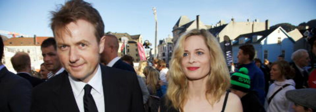 NAZISTEMPLES: Hærland spøker med at Fredrik Skavlan og samboeren Maria Bonnevie er nazister i sitt nyeste show.
Foto: Eirik Helland Urke / Dagbladet NAZISTEMPLES: Hærland spøker med at Fredrik Skavlan og samboeren Maria Bonnevie er nazister i sitt nyeste show.
Foto: Eirik Helland Urke / Dagbladet