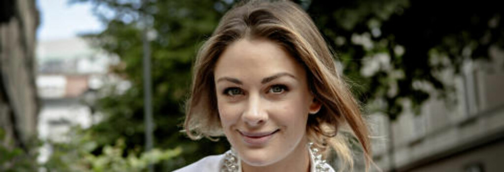 FÅR TYN: Bilder av en lettkledd Jenny Skavlan vises innledningsvis, mens Hærland sukker over hvordan Kjendis-Norge er blitt.
Foto: Lars Eivind Bones / Dagbladet FÅR TYN: Bilder av en lettkledd Jenny Skavlan vises innledningsvis, mens Hærland sukker over hvordan Kjendis-Norge er blitt.
Foto: Lars Eivind Bones / Dagbladet