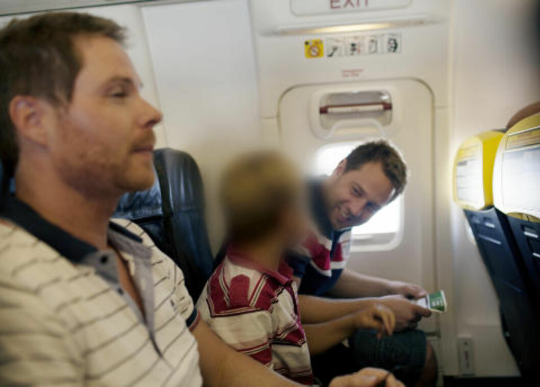 <strong>PÅ VEI HJEM:</strong> Geir, Erik, sønnen og agentene unngikk å bli anholdt av spansk politi, og kunne uhindret fly tilbake til Norge. Foto: FRA DOKUMENTAREN «BORTFØRT» / NOVEMBERFILM / TV 2 <strong>PÅ VEI HJEM:</strong> Geir, Erik, sønnen og agentene unngikk å bli anholdt av spansk politi, og kunne uhindret fly tilbake til Norge. Foto: FRA DOKUMENTAREN «BORTFØRT» / NOVEMBERFILM / TV 2