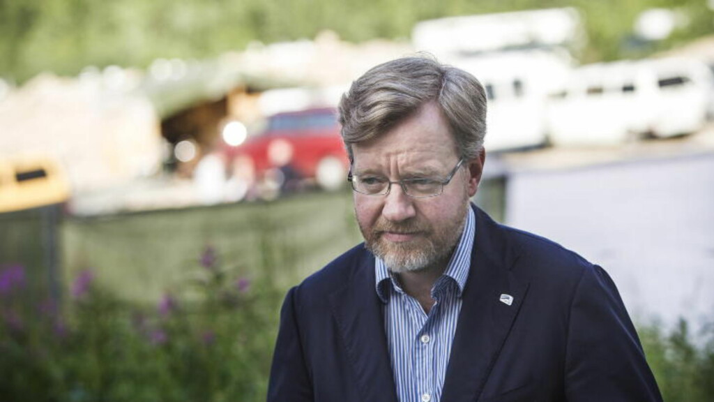 - IKKE I SKOLEN: Skolebyråd Torger Ødegaard vil ikke tillate et eget bønnerom på Hellerud Videregående skole. - Mitt utgangspunkt er at skolen er en kunnskapsinstitusjon og ingen religiøs institusjon, sier Ødegaard til Dagbladet. Foto: Sondre Steen Holvik / Dagbladet. - IKKE I SKOLEN: Skolebyråd Torger Ødegaard vil ikke tillate et eget bønnerom på Hellerud Videregående skole. - Mitt utgangspunkt er at skolen er en kunnskapsinstitusjon og ingen religiøs institusjon, sier Ødegaard til Dagbladet. Foto: Sondre Steen Holvik / Dagbladet.