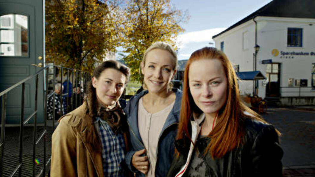 <strong>HALVSØSTRE:</strong> Den nye dramaserien «Hjem» omhandler tre kvinner som finner ut at de er halvsøstre. Hovedrollene innehas av Heidi Ruud Ellingsen (t.v.), Jannike Kruse og Kaia Varjord. Foto: Torbjørn Katborg Grønning / Dagbladet <strong>HALVSØSTRE:</strong> Den nye dramaserien «Hjem» omhandler tre kvinner som finner ut at de er halvsøstre. Hovedrollene innehas av Heidi Ruud Ellingsen (t.v.), Jannike Kruse og Kaia Varjord. Foto: Torbjørn Katborg Grønning / Dagbladet