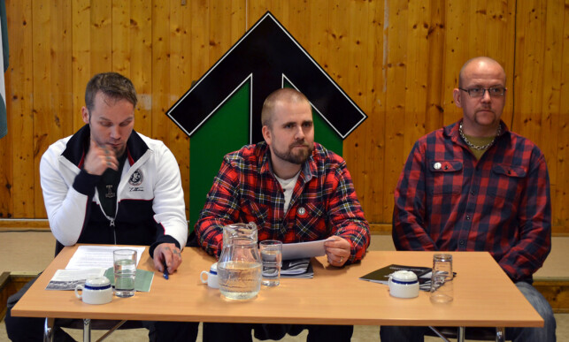 DEN NORSKE LEDELSEN: Haakon Forwald (i midten) er Den nordiske motstandsbevegelsens leder i Norge. Til høyre partimedlem Tommy Olsen, til venstre Per Öberg fra den svenske partiledelsen. Her fra helgas seminar i Telemark. Foto: Frihetskamp.net DEN NORSKE LEDELSEN: Haakon Forwald (i midten) er Den nordiske motstandsbevegelsens leder i Norge. Til høyre partimedlem Tommy Olsen, til venstre Per Öberg fra den svenske partiledelsen. Her fra helgas seminar i Telemark. Foto: Frihetskamp.net