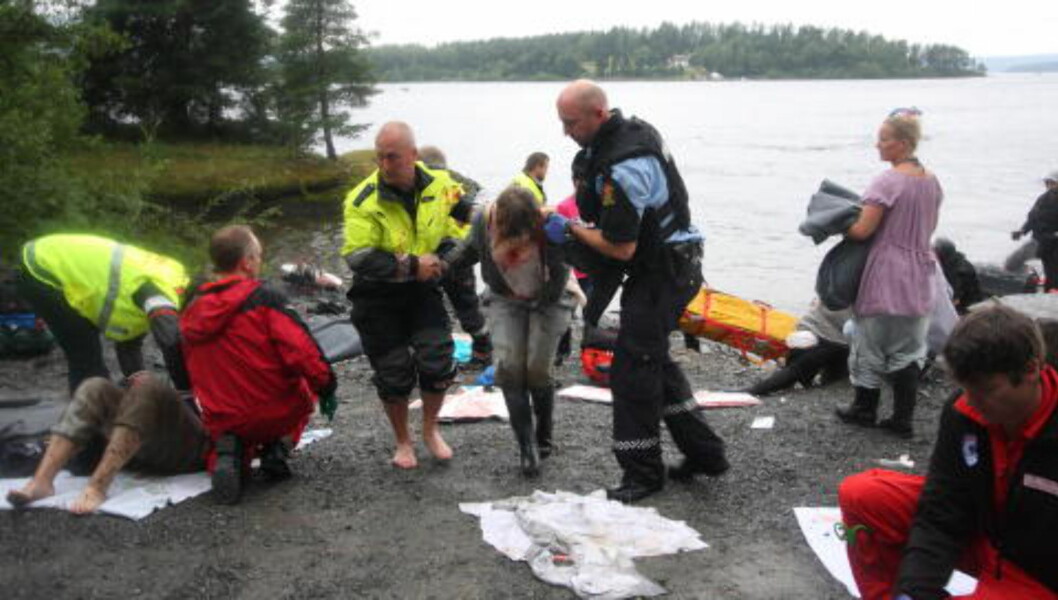 <strong>VENTET:</strong> Mens politi og redningspersonell ble stående på landsiden og tok i mot ungdommer fra Utøya, klarte frivillige å foreta mange redninger med fare for eget liv. Foto: Svein Gustav Wilhelmsen / Dagbladet Terrorangrepet Utøya <strong>VENTET:</strong> Mens politi og redningspersonell ble stående på landsiden og tok i mot ungdommer fra Utøya, klarte frivillige å foreta mange redninger med fare for eget liv. Foto: Svein Gustav Wilhelmsen / Dagbladet Terrorangrepet Utøya