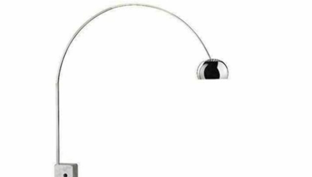 POPULÆR LAMPE: Ifølge nettstedet Smh.com.au er «The Arco lamp» en av de fem mest kopierte designmøblene. Originalen er designet av Achille Castaglioni og Pier Giacomo Castiglion, og produseres av Flos. Foto: Room21.no POPULÆR LAMPE: Ifølge nettstedet Smh.com.au er «The Arco lamp» en av de fem mest kopierte designmøblene. Originalen er designet av Achille Castaglioni og Pier Giacomo Castiglion, og produseres av Flos. Foto: Room21.no
