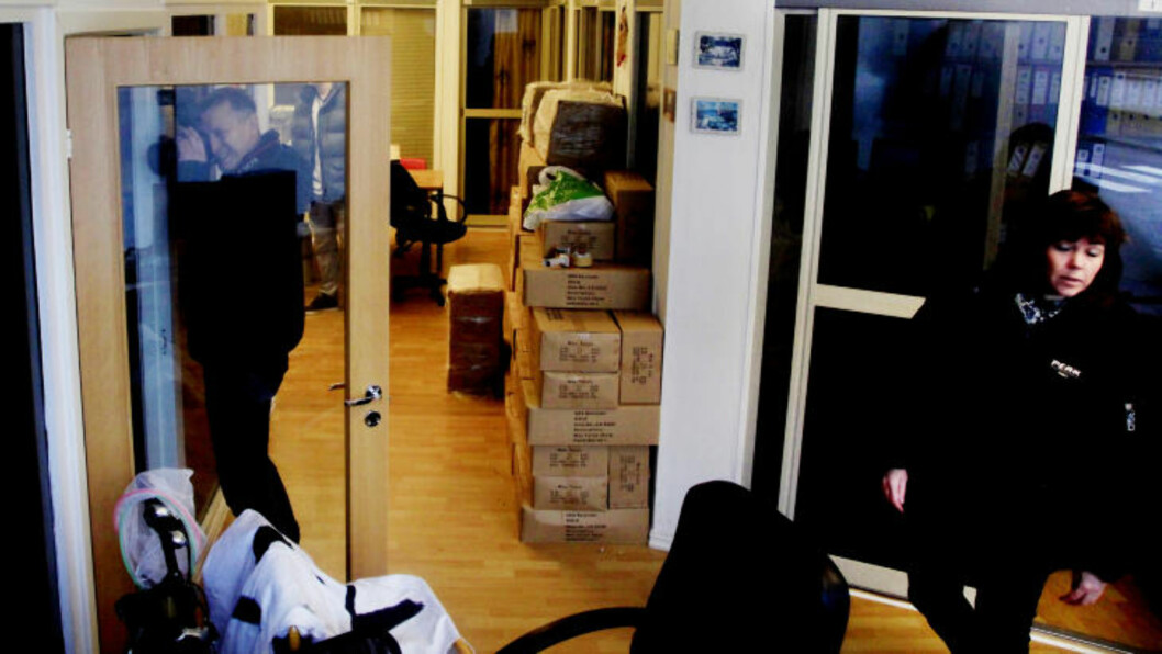 DOKUMENTERER: Politiet på jobb hos SOS Rasisme i dag. Foto: Jacques Hvistendahl DOKUMENTERER: Politiet på jobb hos SOS Rasisme i dag. Foto: Jacques Hvistendahl