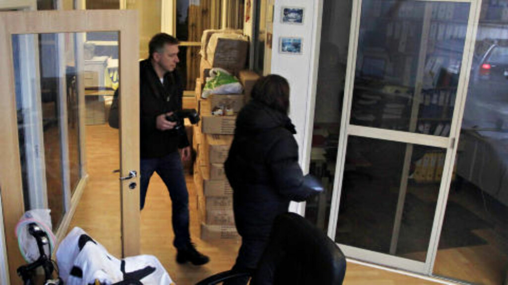 DOKUMENTERTE: Politiet i aksjon i SOS Rasismes lokaler. Foto: Jacques Hvistendahl / Dagbladet DOKUMENTERTE: Politiet i aksjon i SOS Rasismes lokaler. Foto: Jacques Hvistendahl / Dagbladet