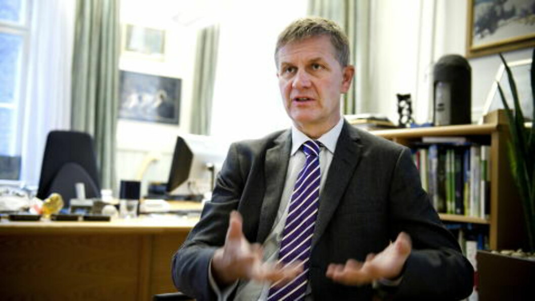 - DEMOKRATISK PARTI - Vi snakker om et veldig demokratisk parti. Det er helt normal prosedyre å stille motkandidater. Det må være greit, sier Lysbakken-tilhenger, mangeårig statsråd og tidligere SV-leder, Erik Solheim. Foto: ØISTEIN NORUM MONSEN/DAGBLADET - DEMOKRATISK PARTI - Vi snakker om et veldig demokratisk parti. Det er helt normal prosedyre å stille motkandidater. Det må være greit, sier Lysbakken-tilhenger, mangeårig statsråd og tidligere SV-leder, Erik Solheim. Foto: ØISTEIN NORUM MONSEN/DAGBLADET
