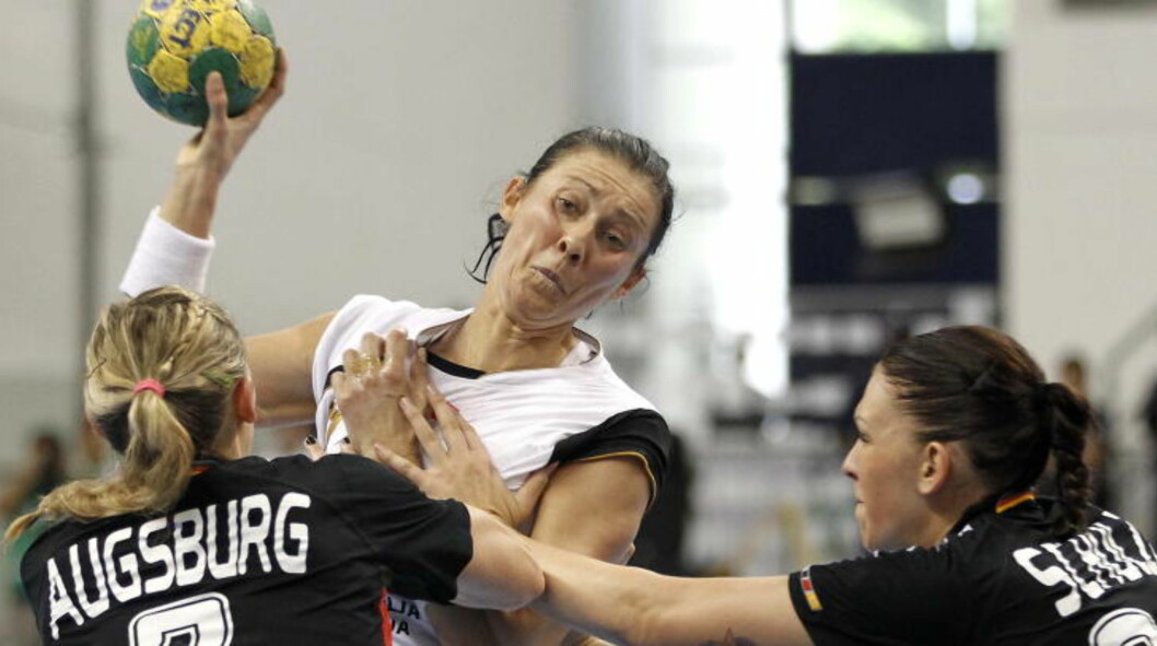 VERDENS BESTE? Bojana Popovic er av mange ranket som verdens beste utespiller. Her er hun i aksjon mot Tyskland på søndag. Montenegro vant 25-24. Foto: Gorm Kallestad, Scanpix VERDENS BESTE? Bojana Popovic er av mange ranket som verdens beste utespiller. Her er hun i aksjon mot Tyskland på søndag. Montenegro vant 25-24. Foto: Gorm Kallestad, Scanpix