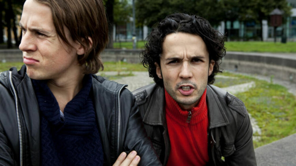 LAGER TV: Ylvis-brødrene Bård (t.v.) og Vegard liker ikke å se på tv. - Vi foretrekker heller å lage tv, sier de to humoristene, som mandag debuterer med talkshowet «I kveld med Ylvis». Foto: Anders Grønneberg LAGER TV: Ylvis-brødrene Bård (t.v.) og Vegard liker ikke å se på tv. - Vi foretrekker heller å lage tv, sier de to humoristene, som mandag debuterer med talkshowet «I kveld med Ylvis». Foto: Anders Grønneberg