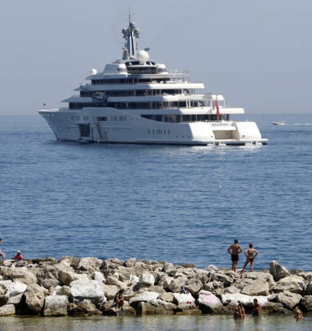 RIKDOM: Verdens største yacht, «Eclipse», er et av Abramovitsjs flotteste leketøy. Den russiske milliardæren har også brukt en del av rikdommen sin på fotballklubben Chelsea. Foto: Sebastien Nogier/AFP/Scanpix RIKDOM: Verdens største yacht, «Eclipse», er et av Abramovitsjs flotteste leketøy. Den russiske milliardæren har også brukt en del av rikdommen sin på fotballklubben Chelsea. Foto: Sebastien Nogier/AFP/Scanpix