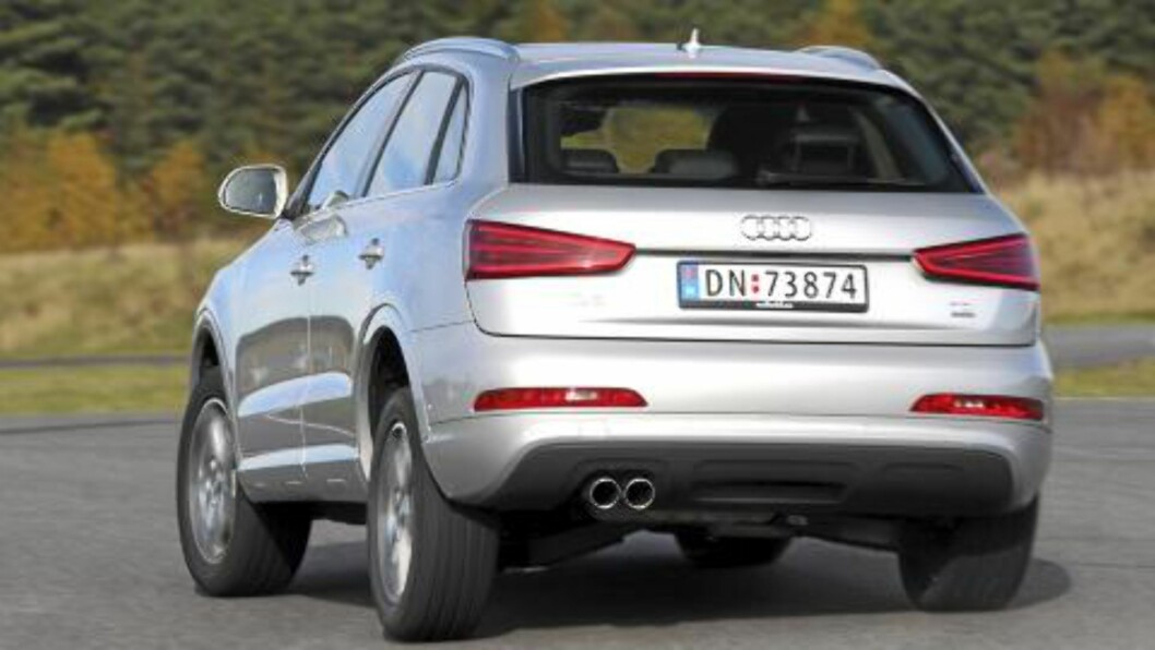 <strong>KRENGER:</strong> Når Audi Q3 settes under press, krenger og understyrer den klart mer enn de beste bilene i den vesle klassen for kompakte status-SUV-er. Foto: Egil Nordlien, HM Foto <strong>KRENGER:</strong> Når Audi Q3 settes under press, krenger og understyrer den klart mer enn de beste bilene i den vesle klassen for kompakte status-SUV-er. Foto: Egil Nordlien, HM Foto